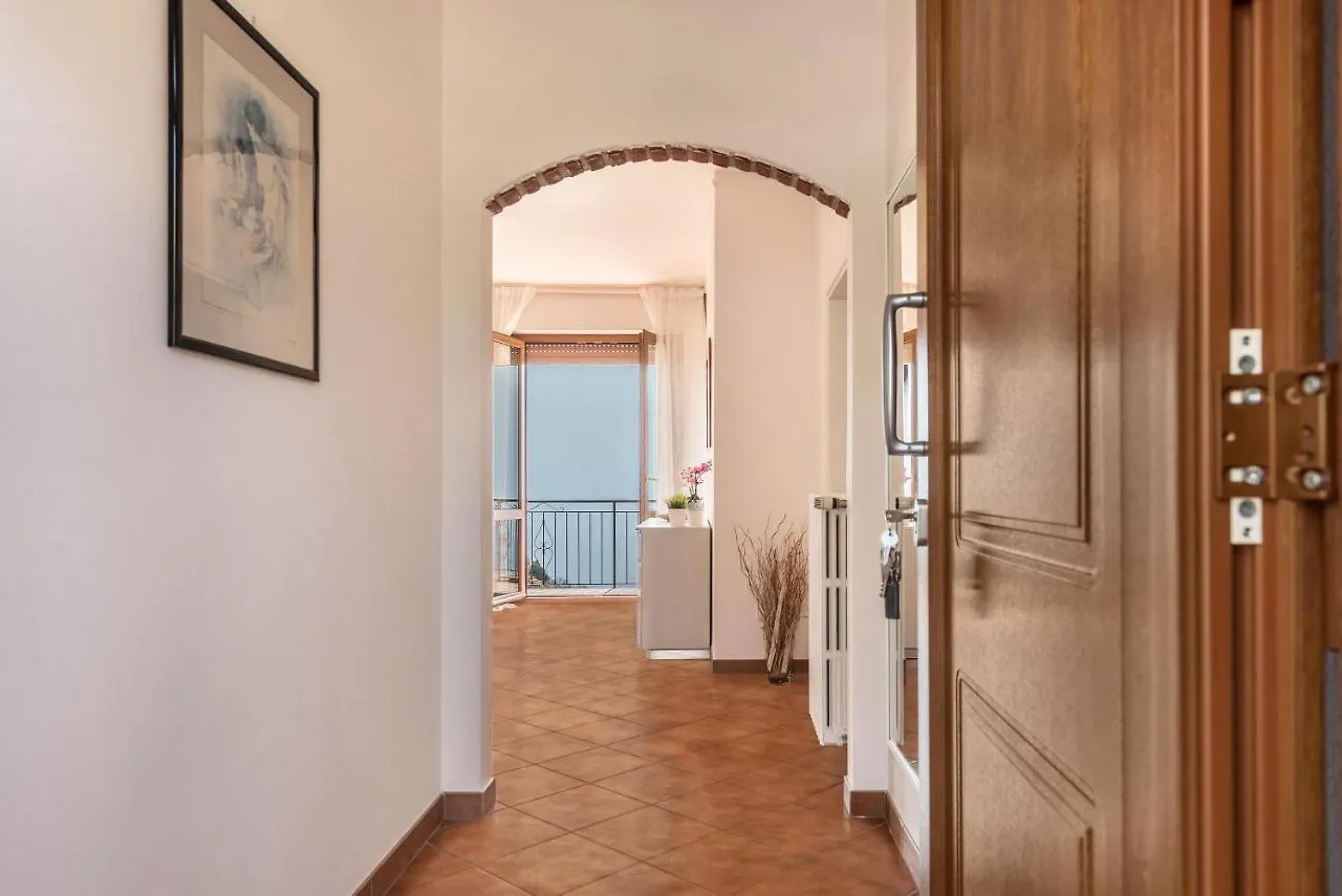 Апартаменты Bel Soggiorno Lake View 1 Tremosine